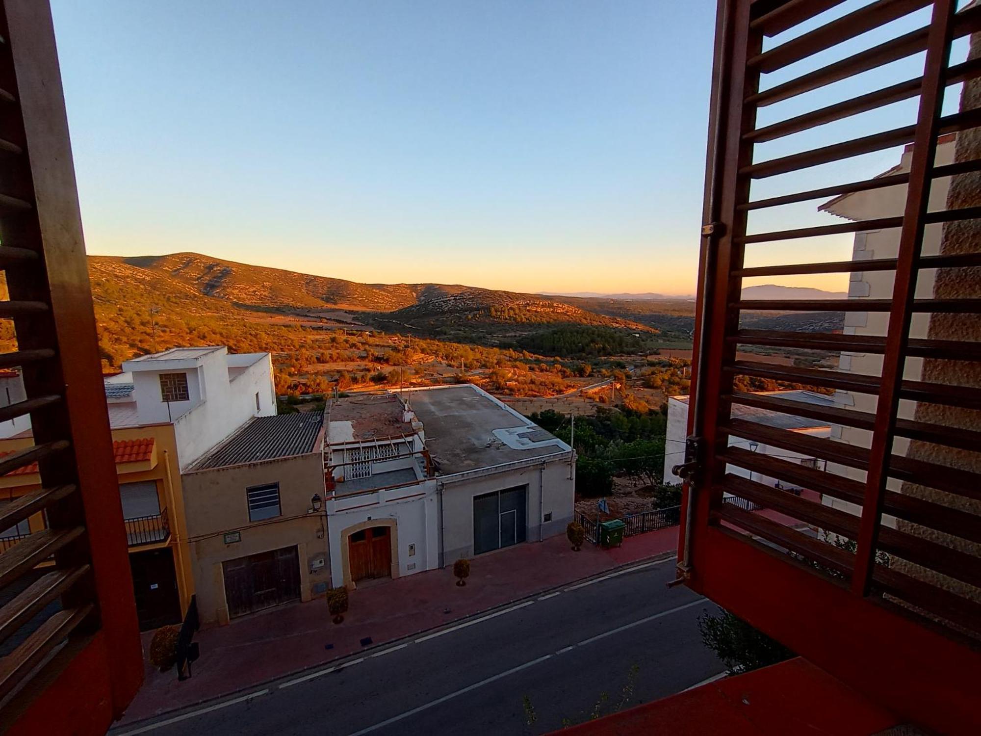 Tranquil And Spacious Townhouse In Historical And Picturesque Cervera Del Maestre Exterior photo